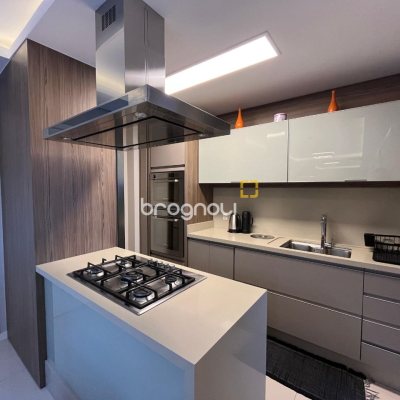 Cobertura com 140m², 3 quartos (sendo 1 suíte), 2 garagens, no bairro Kobrasol em São José