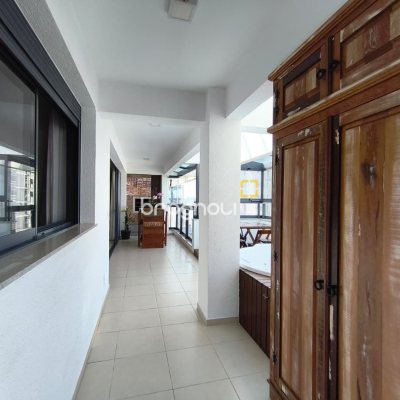Cobertura com 140m², 3 quartos (sendo 1 suíte), 2 garagens, no bairro Kobrasol em São José