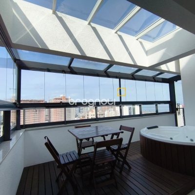Cobertura com 140m², 3 quartos (sendo 1 suíte), 2 garagens, no bairro Kobrasol em São José