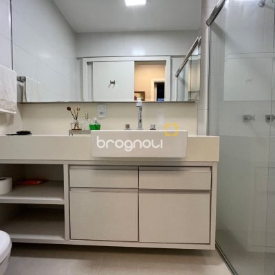 Cobertura com 140m², 3 quartos (sendo 1 suíte), 2 garagens, no bairro Kobrasol em São José