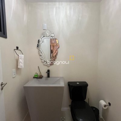 Cobertura com 140m², 3 quartos (sendo 1 suíte), 2 garagens, no bairro Kobrasol em São José