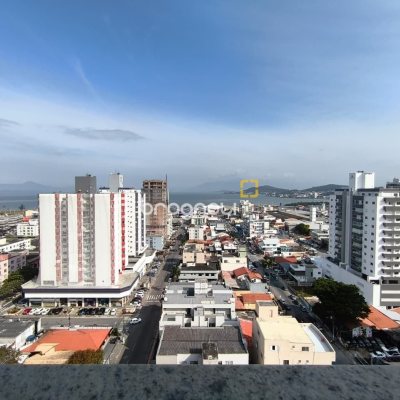 Cobertura com 140m², 3 quartos (sendo 1 suíte), 2 garagens, no bairro Kobrasol em São José