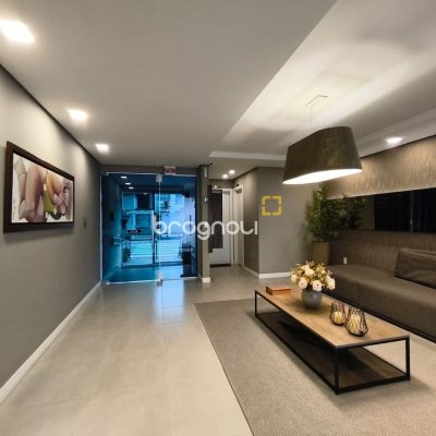 Cobertura com 140m², 3 quartos (sendo 1 suíte), 2 garagens, no bairro Kobrasol em São José