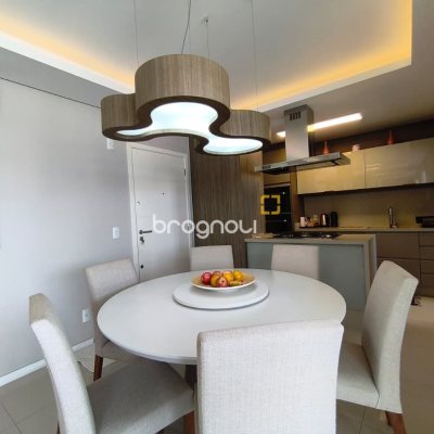 Cobertura com 140m², 3 quartos (sendo 1 suíte), 2 garagens, no bairro Kobrasol em São José