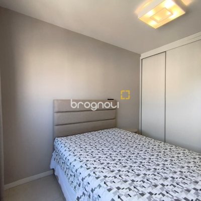 Cobertura com 140m², 3 quartos (sendo 1 suíte), 2 garagens, no bairro Kobrasol em São José