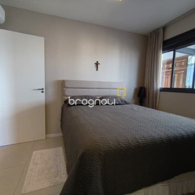 Cobertura com 140m², 3 quartos (sendo 1 suíte), 2 garagens, no bairro Kobrasol em São José