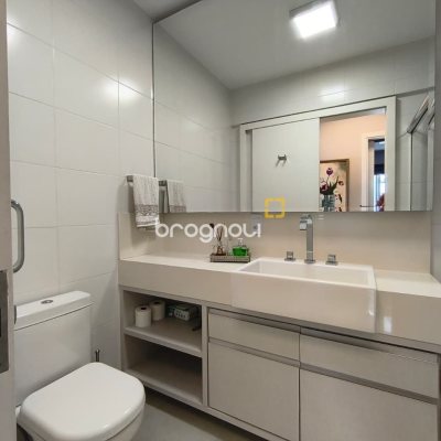 Cobertura com 140m², 3 quartos (sendo 1 suíte), 2 garagens, no bairro Kobrasol em São José