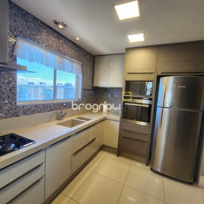 Apartamento com 115m², 2 quartos (sendo 2 suítes), 2 garagens, no bairro Agronômica em Florianópolis