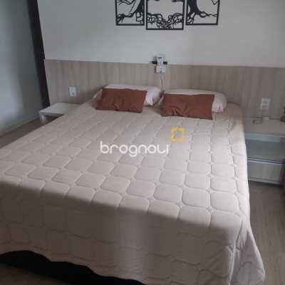 Casa com 209m², 4 quartos (sendo 1 suíte), 4 garagens, no bairro Carvoeira em Florianópolis