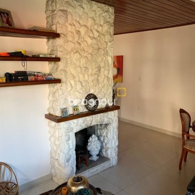 Casa com 303m², 7 quartos (sendo 7 suítes), 3 garagens, no bairro Canasvieiras em Florianópolis