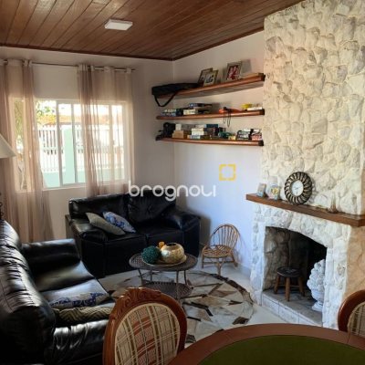 Casa com 303m², 7 quartos (sendo 7 suítes), 3 garagens, no bairro Canasvieiras em Florianópolis