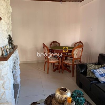 Casa com 303m², 7 quartos (sendo 7 suítes), 3 garagens, no bairro Canasvieiras em Florianópolis