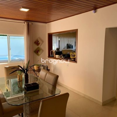 Casa com 303m², 7 quartos (sendo 7 suítes), 3 garagens, no bairro Canasvieiras em Florianópolis