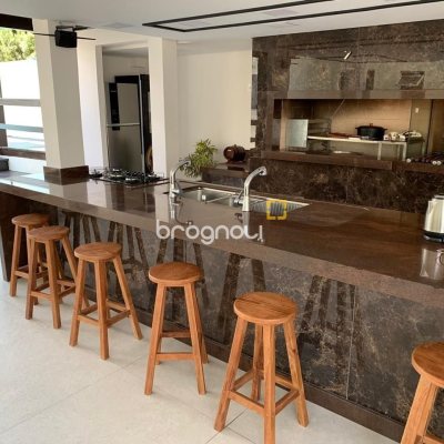 Casa com 303m², 7 quartos (sendo 7 suítes), 3 garagens, no bairro Canasvieiras em Florianópolis