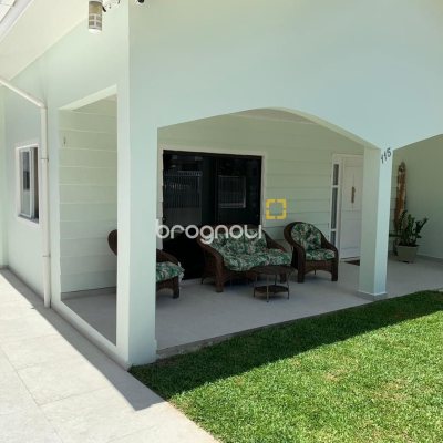 Casa com 303m², 7 quartos (sendo 7 suítes), 3 garagens, no bairro Canasvieiras em Florianópolis