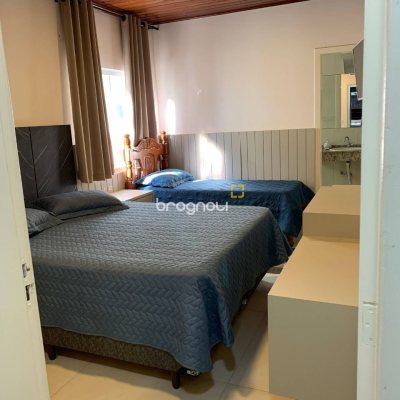 Casa com 303m², 7 quartos (sendo 7 suítes), 3 garagens, no bairro Canasvieiras em Florianópolis