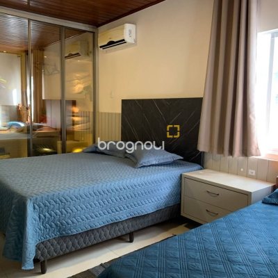 Casa com 303m², 7 quartos (sendo 7 suítes), 3 garagens, no bairro Canasvieiras em Florianópolis