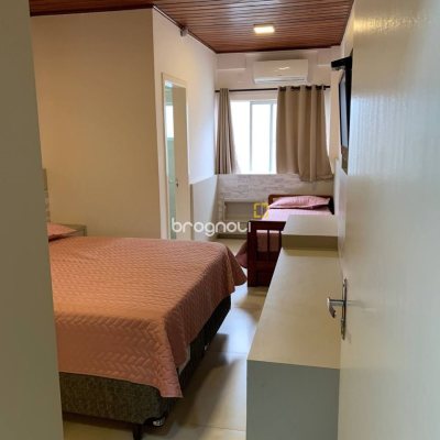 Casa com 303m², 7 quartos (sendo 7 suítes), 3 garagens, no bairro Canasvieiras em Florianópolis