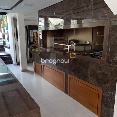Casa com 303m², 7 quartos (sendo 7 suítes), 3 garagens, no bairro Canasvieiras em Florianópolis