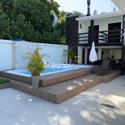 Casa com 303m², 7 quartos (sendo 7 suítes), 3 garagens, no bairro Canasvieiras em Florianópolis