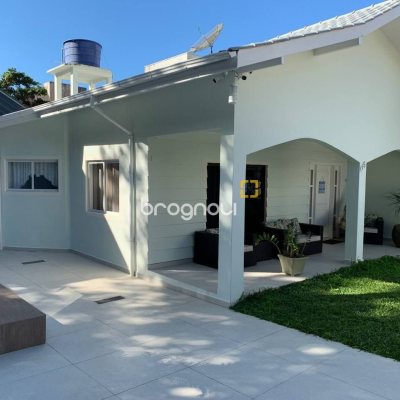 Casa com 303m², 7 quartos (sendo 7 suítes), 3 garagens, no bairro Canasvieiras em Florianópolis