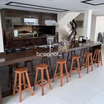 Casa com 303m², 7 quartos (sendo 7 suítes), 3 garagens, no bairro Canasvieiras em Florianópolis