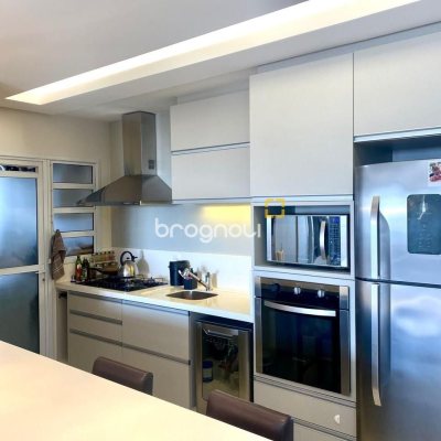 Apartamento com 97m², 3 quartos (sendo 1 suíte), 2 garagens, no bairro Nossa Senhora do Rosário em São José