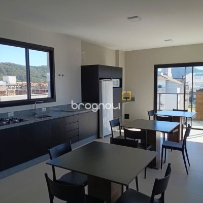 Apartamento com 77m², 2 quartos (sendo 1 suíte), 1 garagem, no bairro Ingleses em Florianópolis