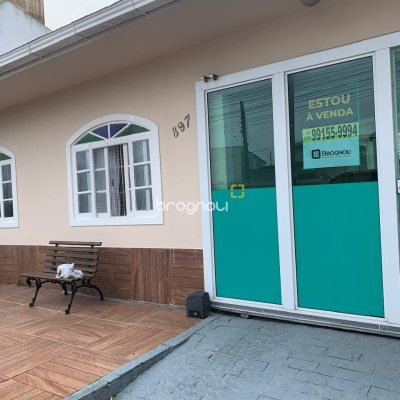 Casa com 207m², 3 quartos (sendo 1 suíte), 3 garagens, no bairro Flor de Nápolis em São José