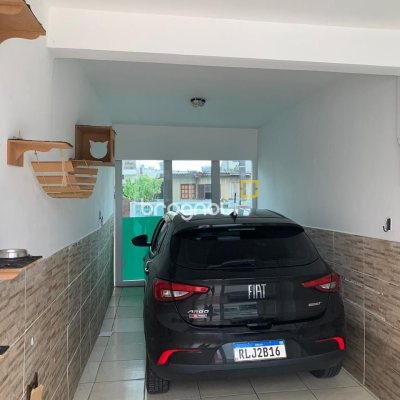 Casa com 207m², 3 quartos (sendo 1 suíte), 3 garagens, no bairro Flor de Nápolis em São José