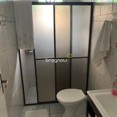 Casa com 207m², 3 quartos (sendo 1 suíte), 3 garagens, no bairro Flor de Nápolis em São José