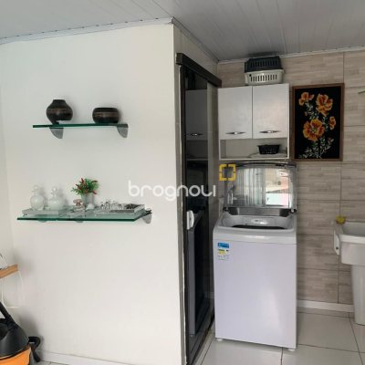 Casa com 207m², 3 quartos (sendo 1 suíte), 3 garagens, no bairro Flor de Nápolis em São José
