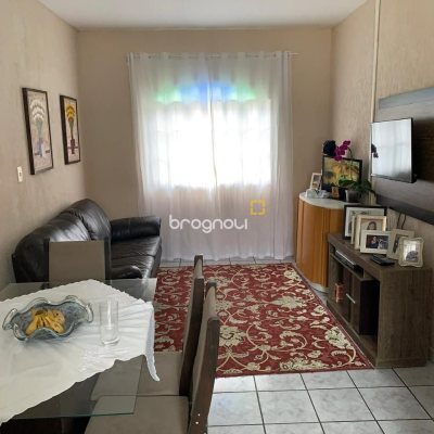 Casa com 207m², 3 quartos (sendo 1 suíte), 3 garagens, no bairro Flor de Nápolis em São José