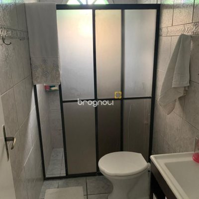 Casa com 207m², 3 quartos (sendo 1 suíte), 3 garagens, no bairro Flor de Nápolis em São José