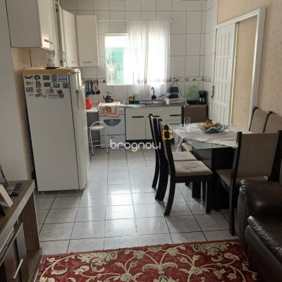 Casa com 207m², 3 quartos (sendo 1 suíte), 3 garagens, no bairro Flor de Nápolis em São José