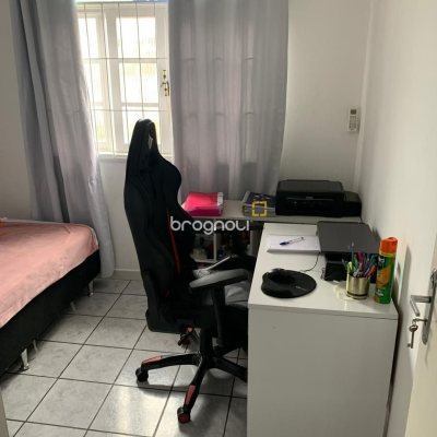 Casa com 207m², 3 quartos (sendo 1 suíte), 3 garagens, no bairro Flor de Nápolis em São José