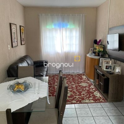 Casa com 207m², 3 quartos (sendo 1 suíte), 3 garagens, no bairro Flor de Nápolis em São José