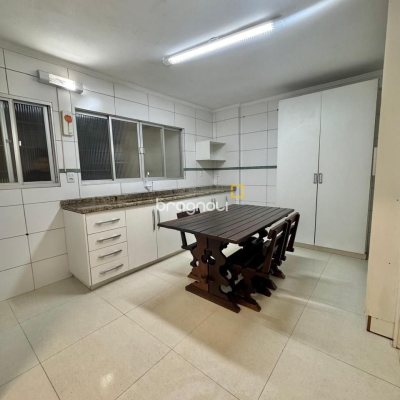 Apartamento com 91m², 3 quartos (sendo 1 suíte), 1 garagem, no bairro Ponta de Baixo em São José