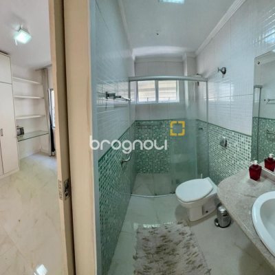 Apartamento com 91m², 3 quartos (sendo 1 suíte), 1 garagem, no bairro Ponta de Baixo em São José