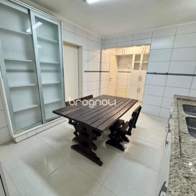 Apartamento com 91m², 3 quartos (sendo 1 suíte), 1 garagem, no bairro Ponta de Baixo em São José