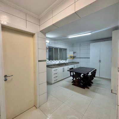 Apartamento com 91m², 3 quartos (sendo 1 suíte), 1 garagem, no bairro Ponta de Baixo em São José