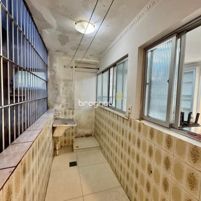 Apartamento com 91m², 3 quartos (sendo 1 suíte), 1 garagem, no bairro Ponta de Baixo em São José