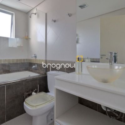 Apartamento com 150m², 4 quartos (sendo 3 suítes), 2 garagens, no bairro João Paulo em Florianópolis