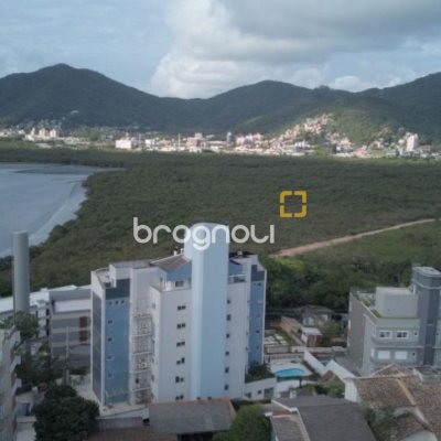 Apartamento com 150m², 4 quartos (sendo 3 suítes), 2 garagens, no bairro João Paulo em Florianópolis
