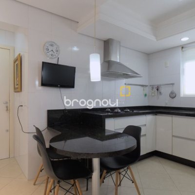 Apartamento com 150m², 4 quartos (sendo 3 suítes), 2 garagens, no bairro João Paulo em Florianópolis