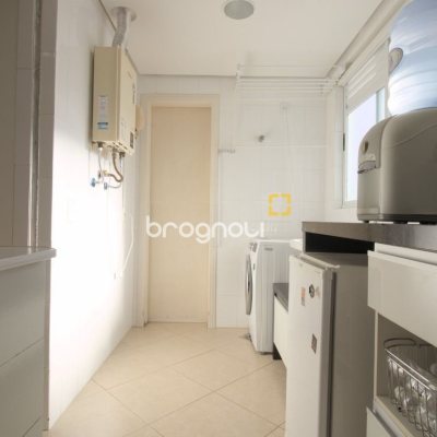 Apartamento com 150m², 4 quartos (sendo 3 suítes), 2 garagens, no bairro João Paulo em Florianópolis