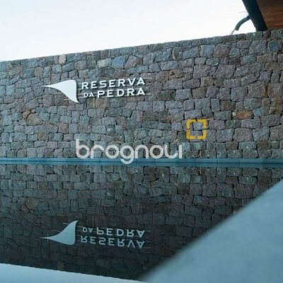 Casa de Condomínio com 339m², 4 quartos (sendo 4 suítes), 4 garagens, no bairro Pedra Branca em Palhoça