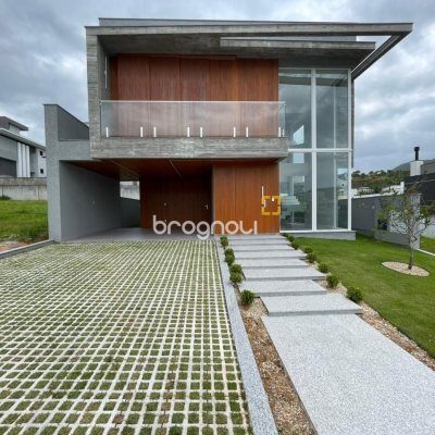Casa de Condomínio com 339m², 4 quartos (sendo 4 suítes), 4 garagens, no bairro Pedra Branca em Palhoça