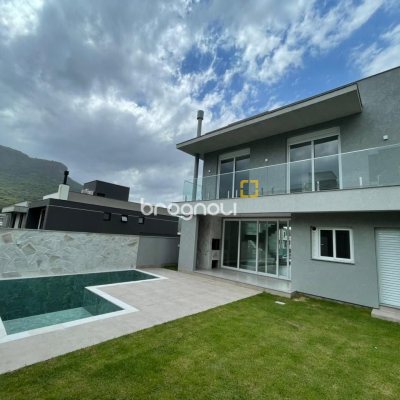 Casa de Condomínio com 339m², 4 quartos (sendo 4 suítes), 4 garagens, no bairro Pedra Branca em Palhoça