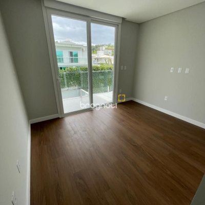 Casa de Condomínio com 339m², 4 quartos (sendo 4 suítes), 4 garagens, no bairro Pedra Branca em Palhoça